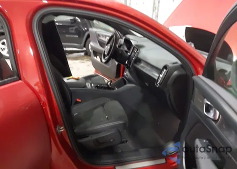 2023 Volvo C40 Recharge Pure Electric Twin Ultimate z USA, uszkodzony, nr VIN YV4ED3GM9P2040058